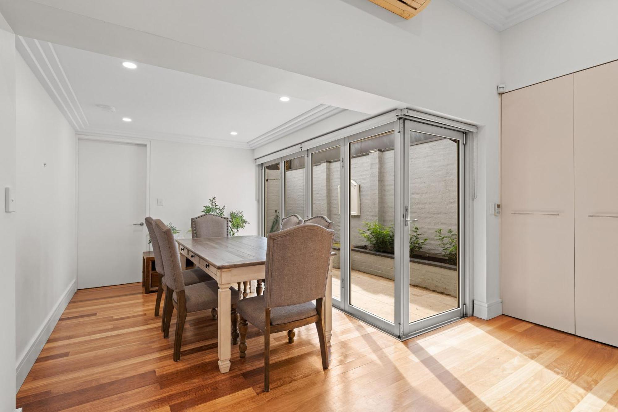 Stylish 3br House With Parking & Icc&darling Harbour-8 Mins Walk Ferienhaus Sydney